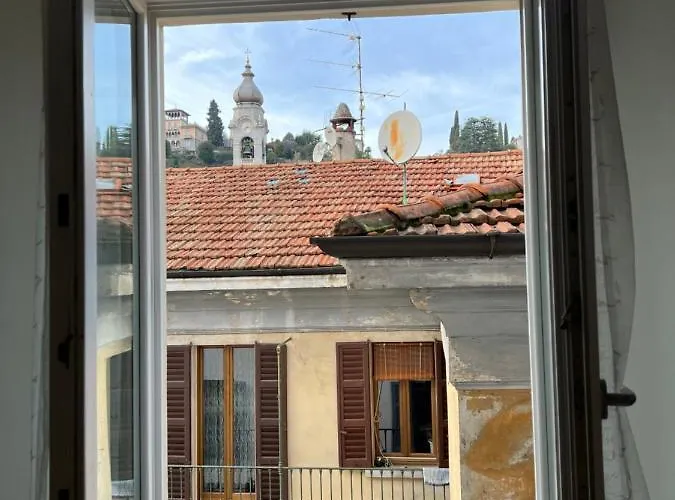 Nicole Apartman Menaggio